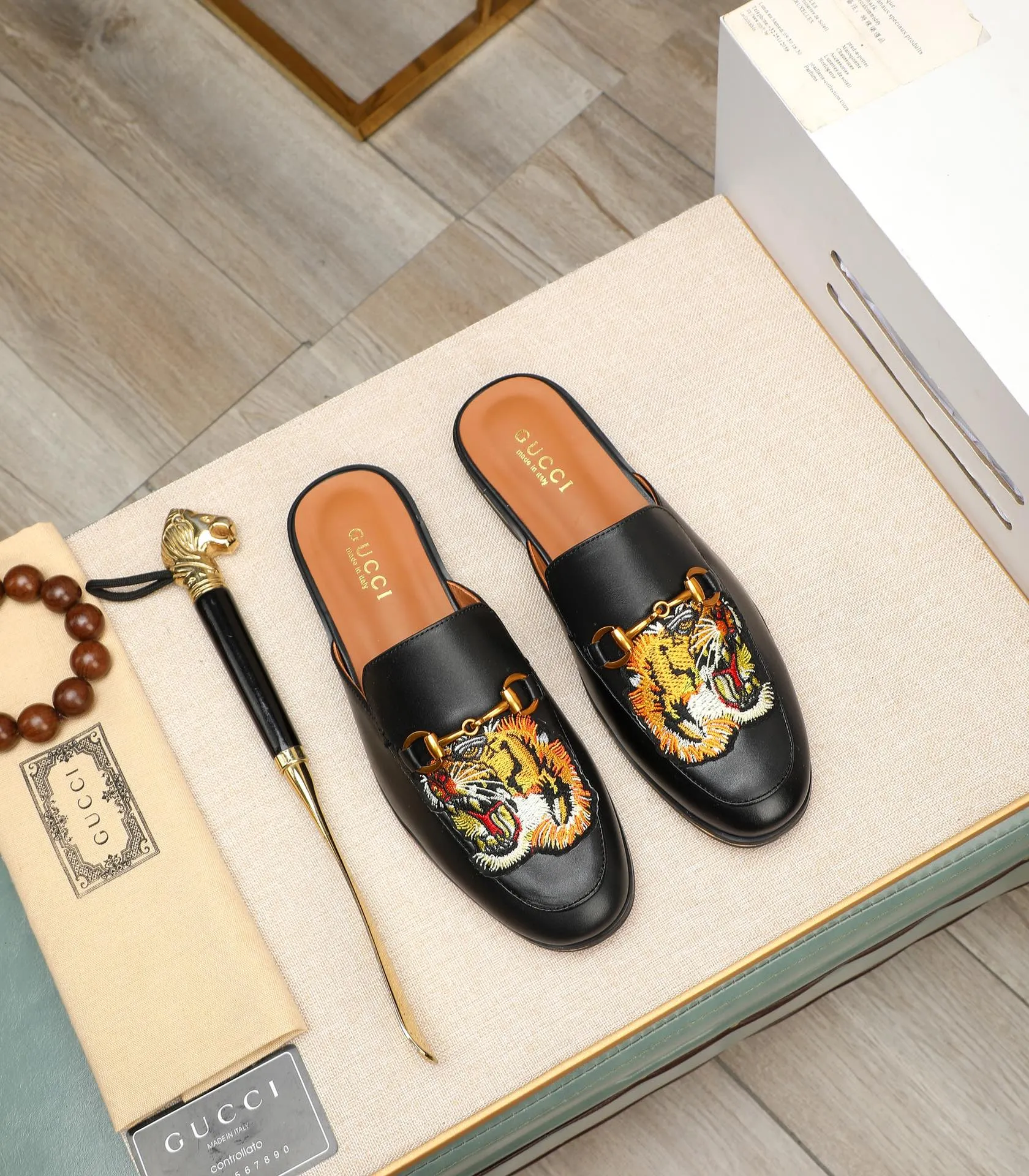 Men's clothing and shoes 💰380 (Gucci) The latest 🎁🎁 casual and fashionable men's shoes 👟 from the official website, hot style 💥 style is simple and elegant, exclusive for trendy men. Unique official website latest brand double G elements 👑 original Gucci decoration, fashionable and generous, original material original calfskin, ✅ fully imported first-layer pigskin lining, official website designated wear-resistant, lightweight original rubber casual outsole, counter classic model taken in kind, 38-44 black and white optional